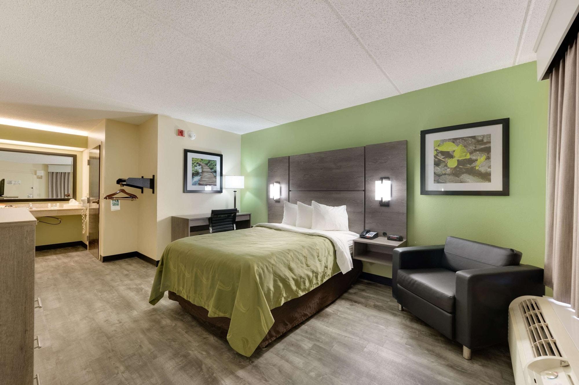 Quality Inn Airport - Southeast Birmingham Bagian luar foto