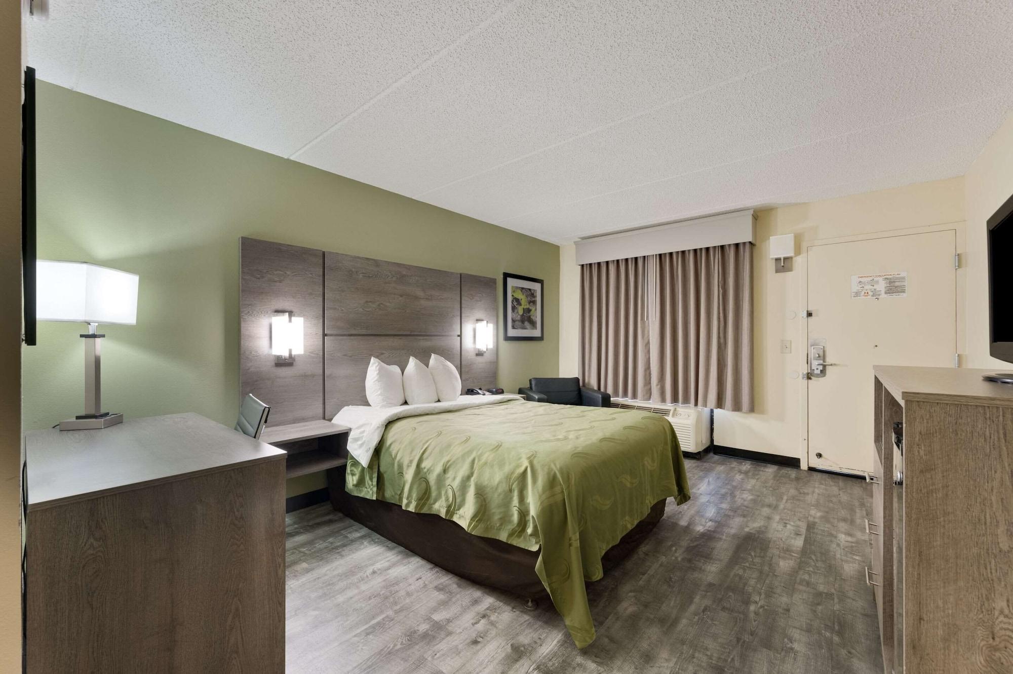 Quality Inn Airport - Southeast Birmingham Bagian luar foto