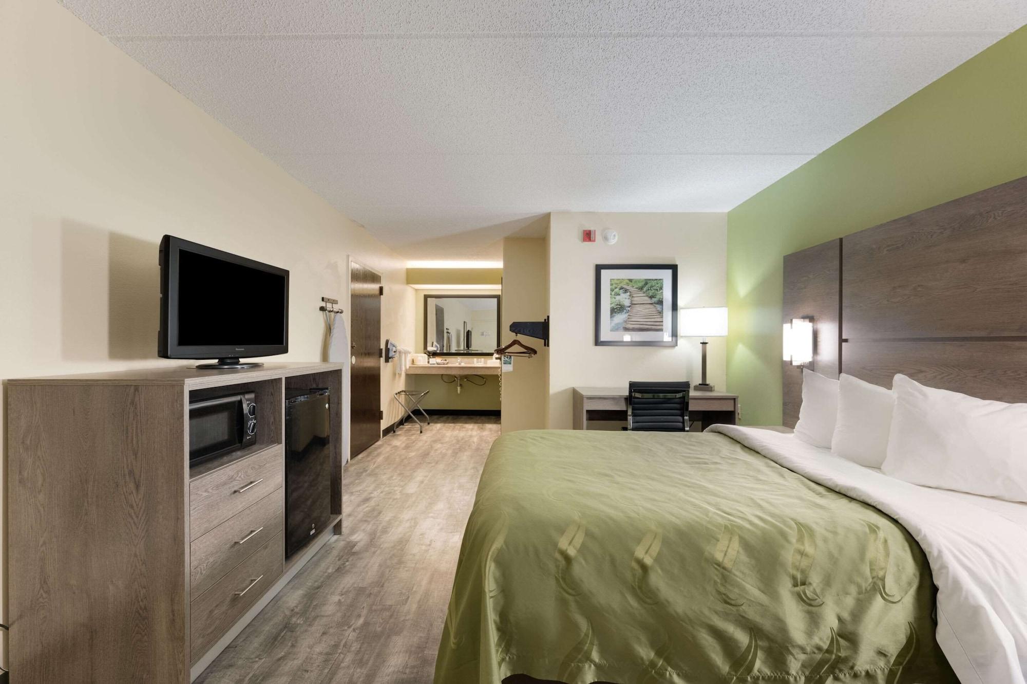 Quality Inn Airport - Southeast Birmingham Bagian luar foto