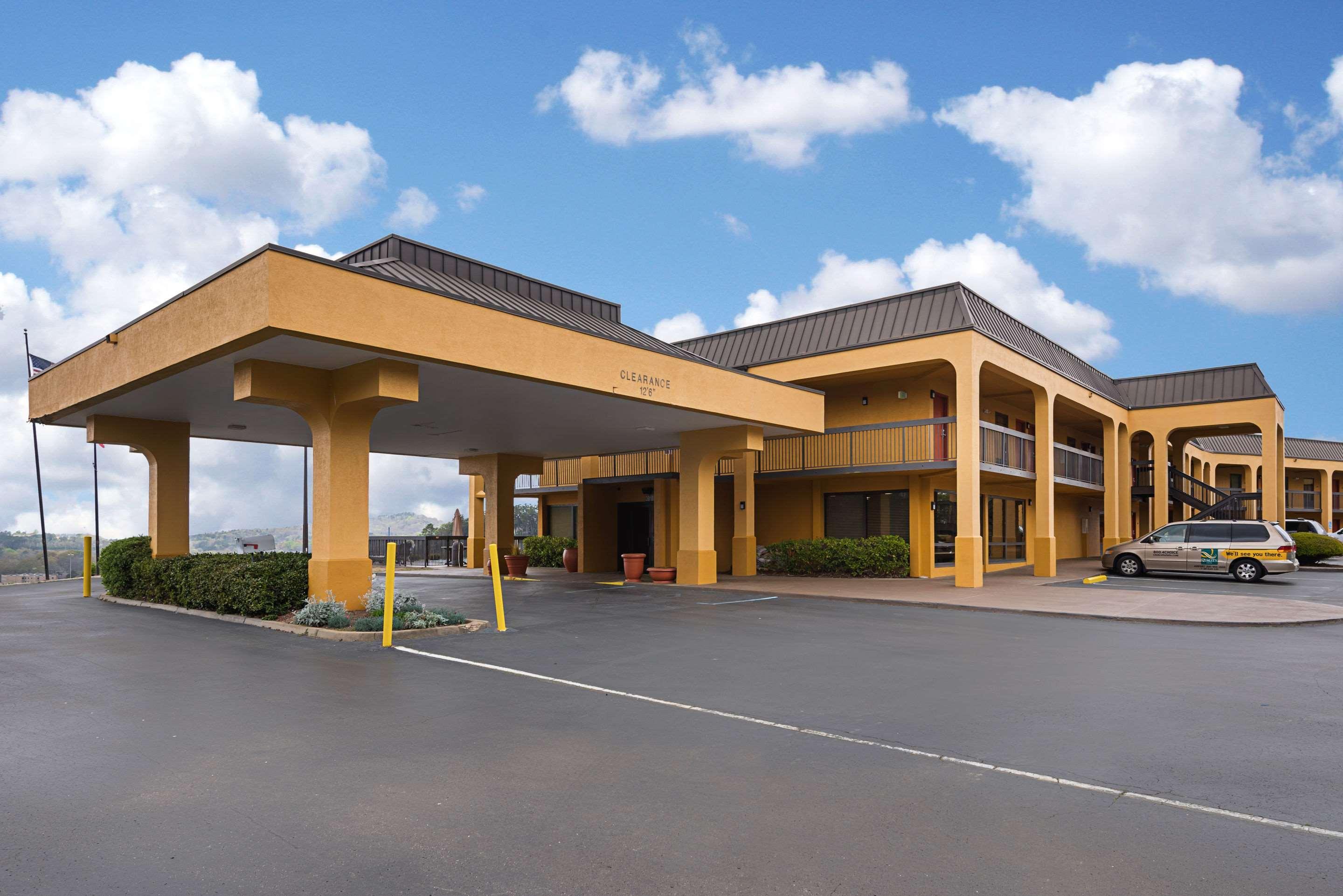 Quality Inn Airport - Southeast Birmingham Bagian luar foto