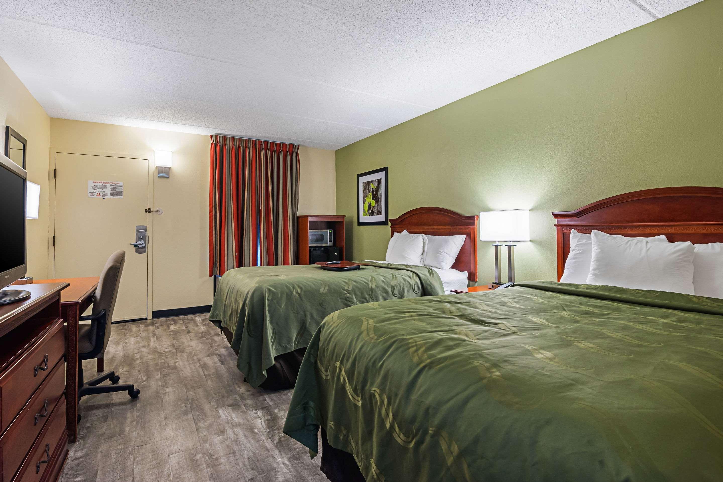 Quality Inn Airport - Southeast Birmingham Bagian luar foto