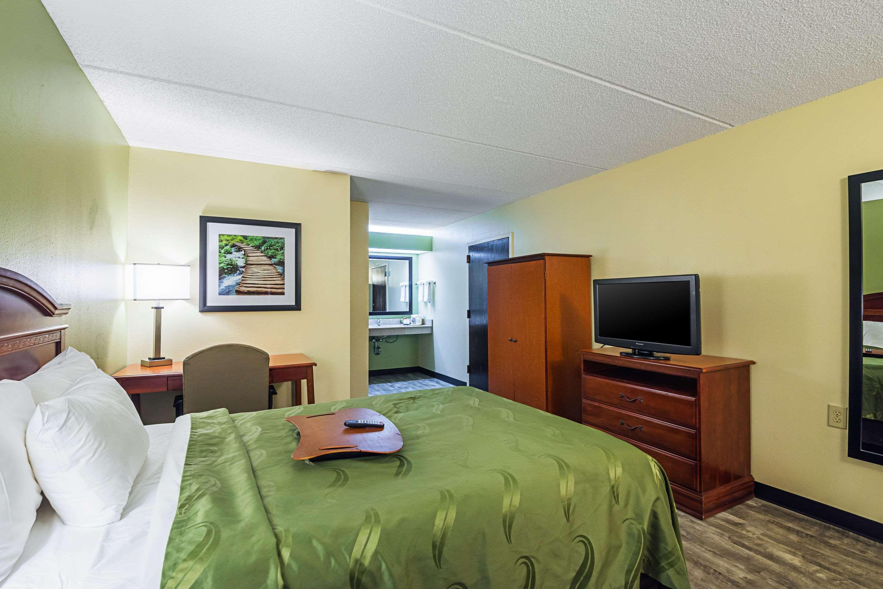 Quality Inn Airport - Southeast Birmingham Bagian luar foto