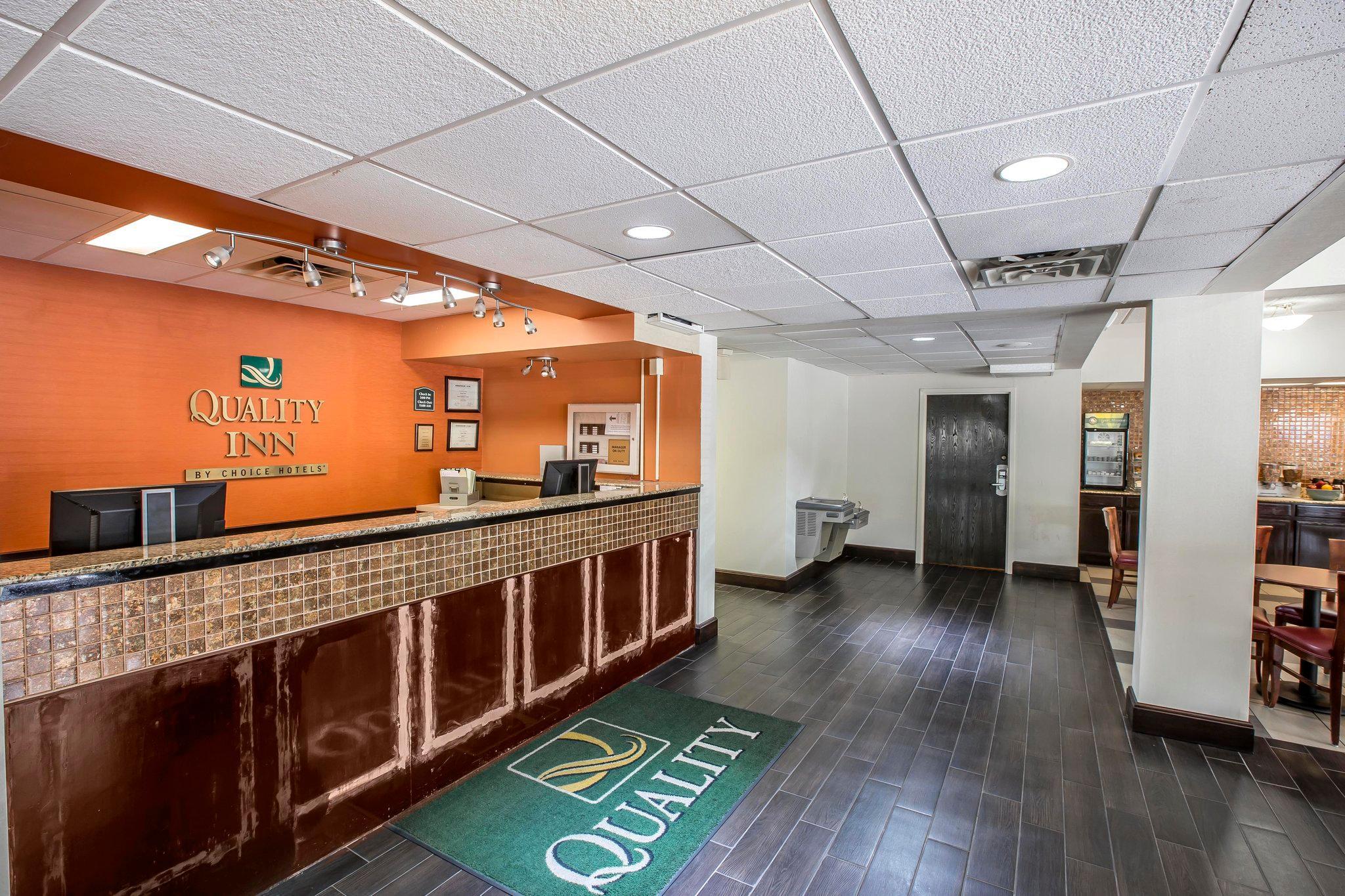 Quality Inn Airport - Southeast Birmingham Bagian luar foto